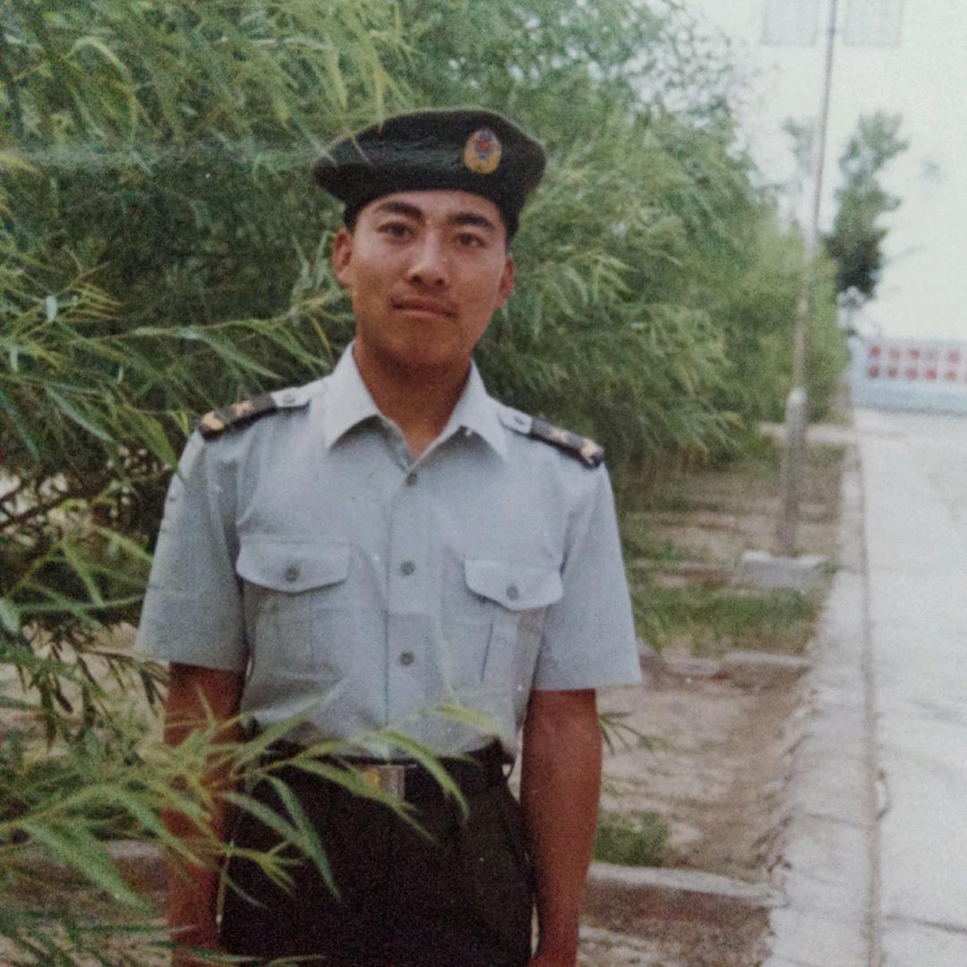 开着坦克闯红灯