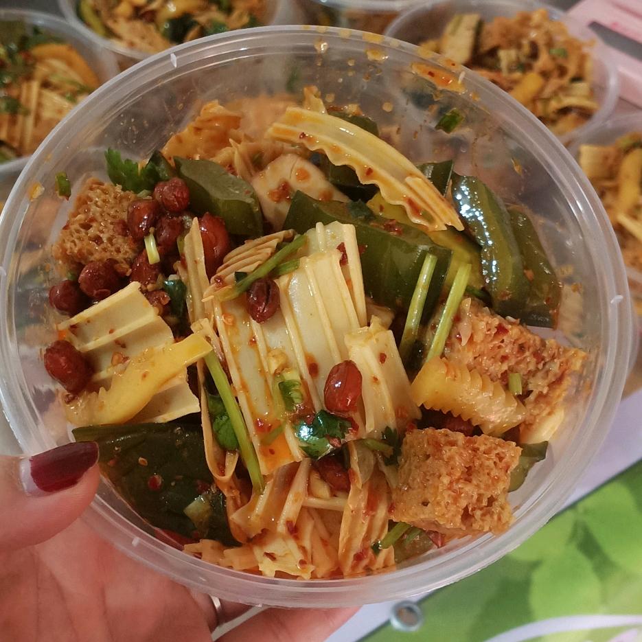 楚楚-凉菜摆摊