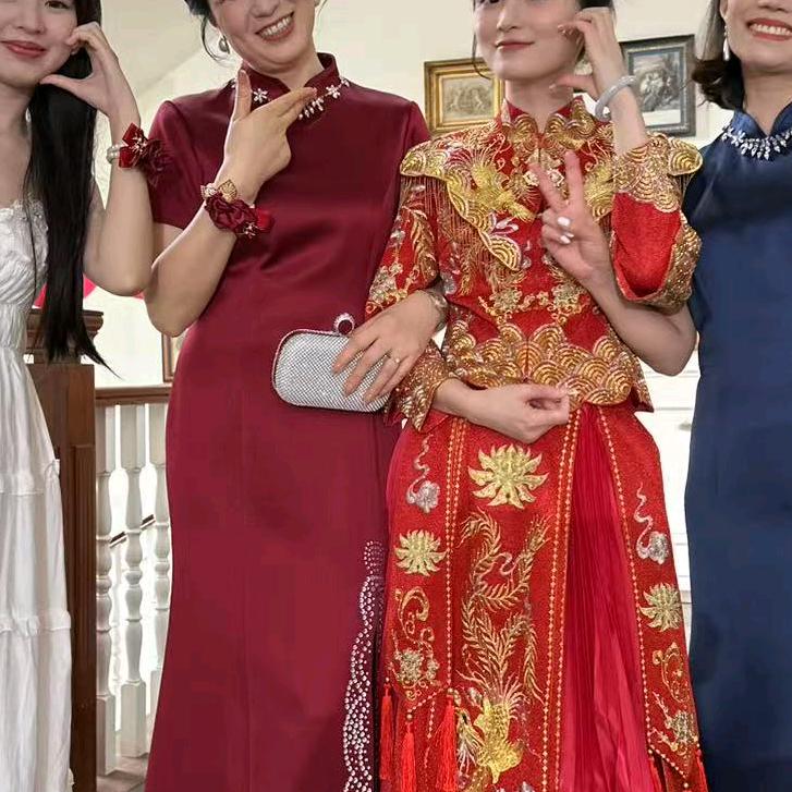 绘彩婚宴礼服馆