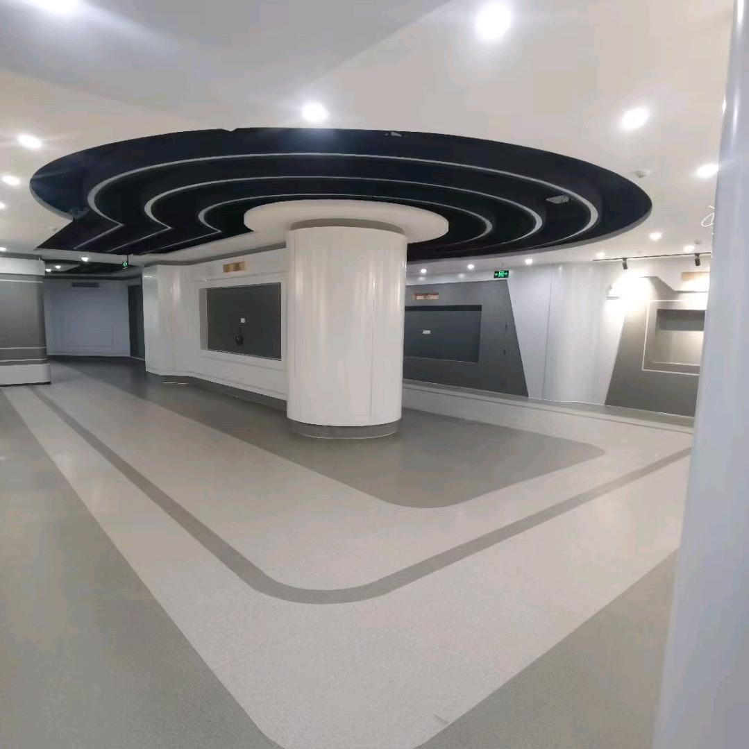 小任塑胶地板施工中心（德系罗威纳）