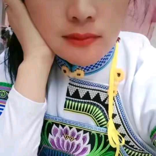 云 南 丘 北 彝  族 妹