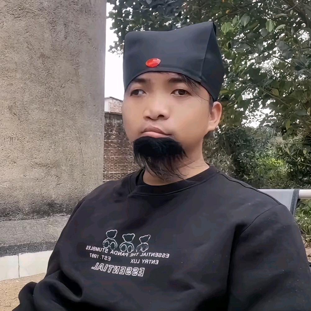 村里有名的烟酒生