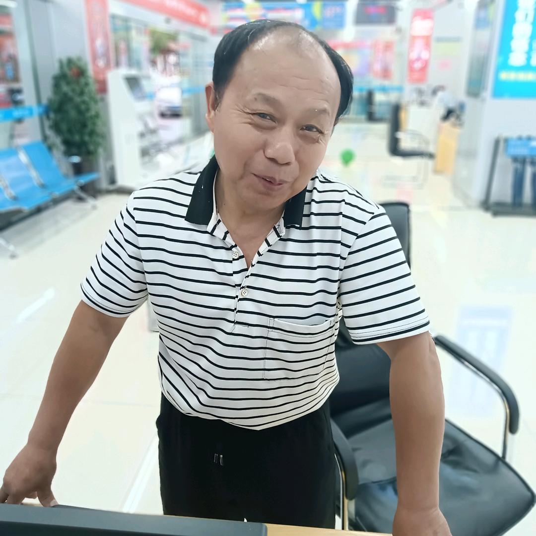 侯 光辉