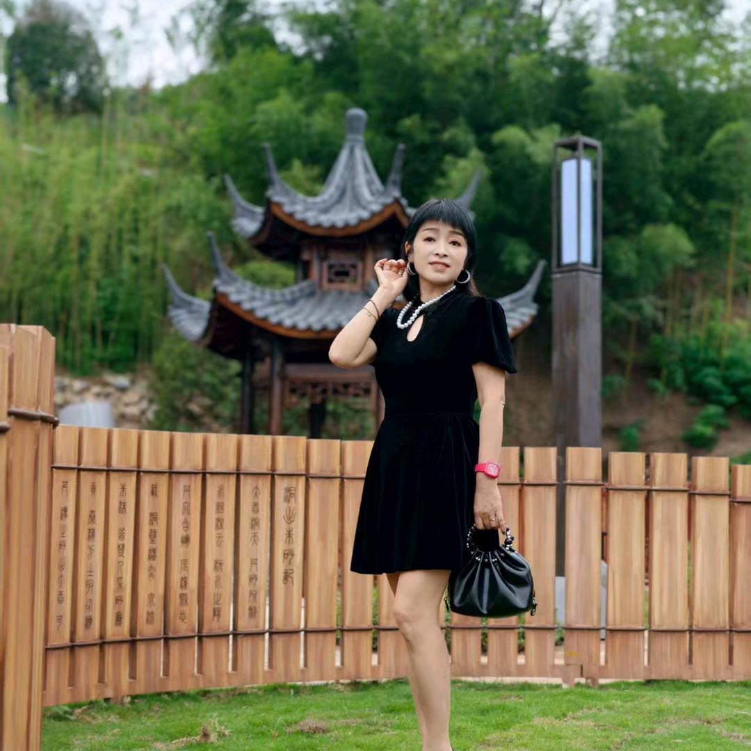 青屿的时尚变美小店芳姐