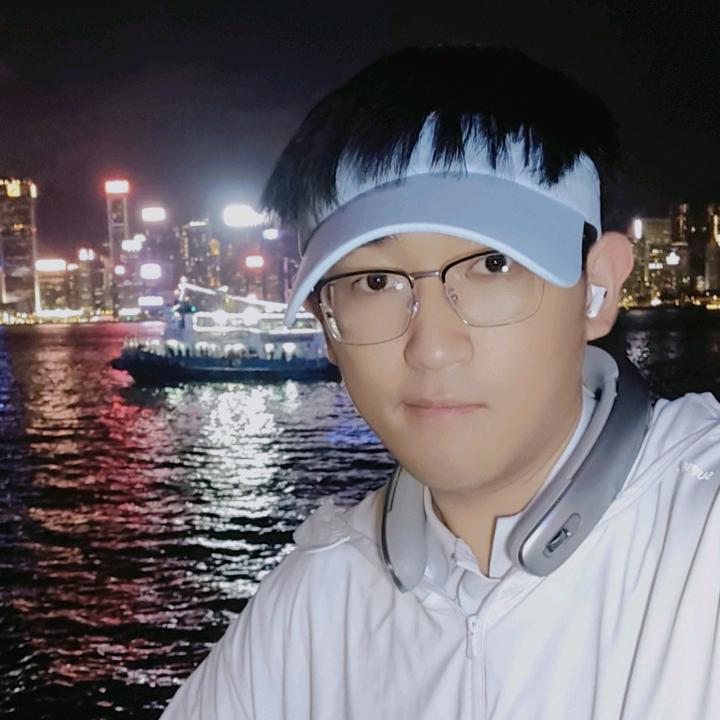 南洛是个编导