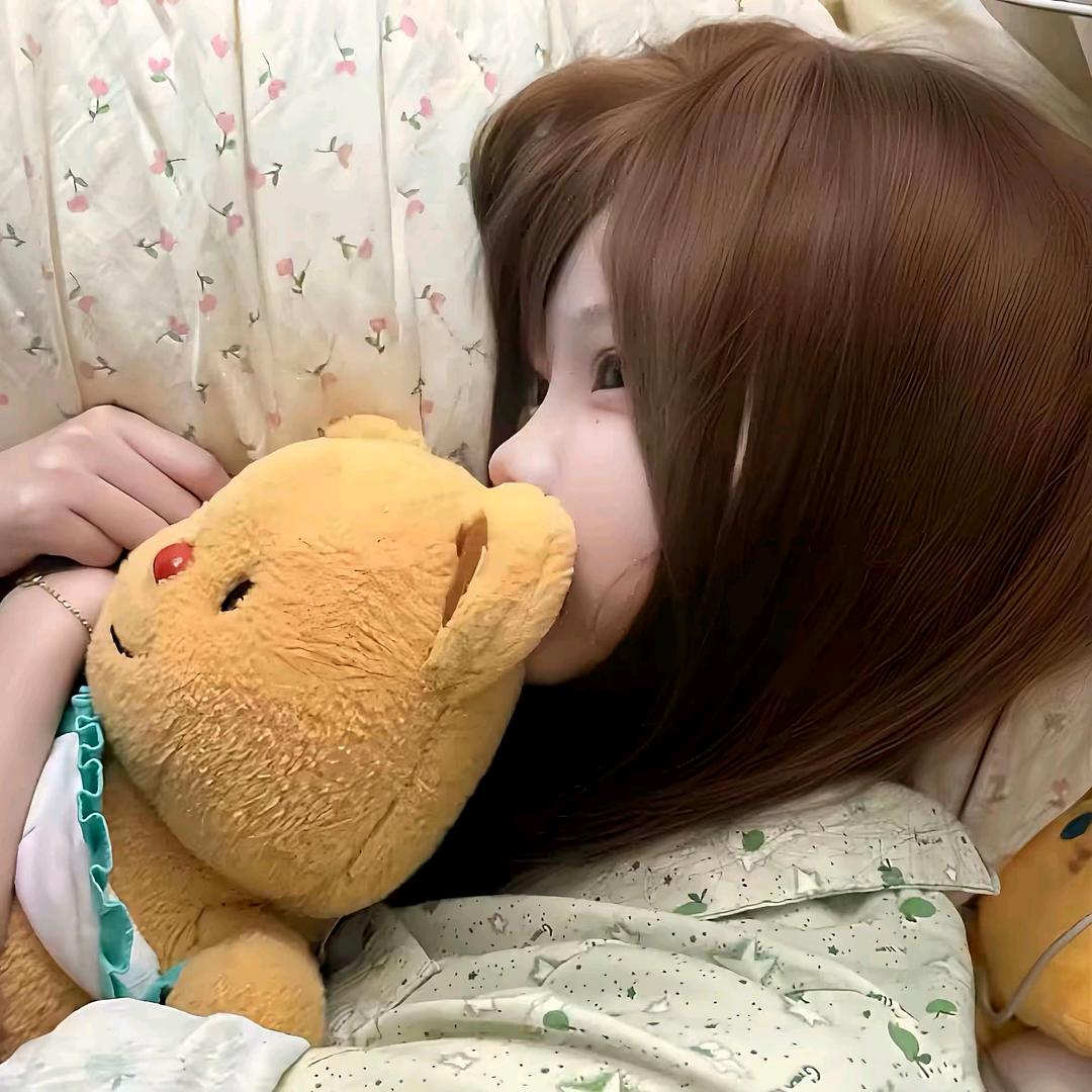 卖萌惨遭肘击💤