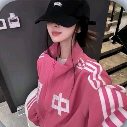 这丫头是闹人精。