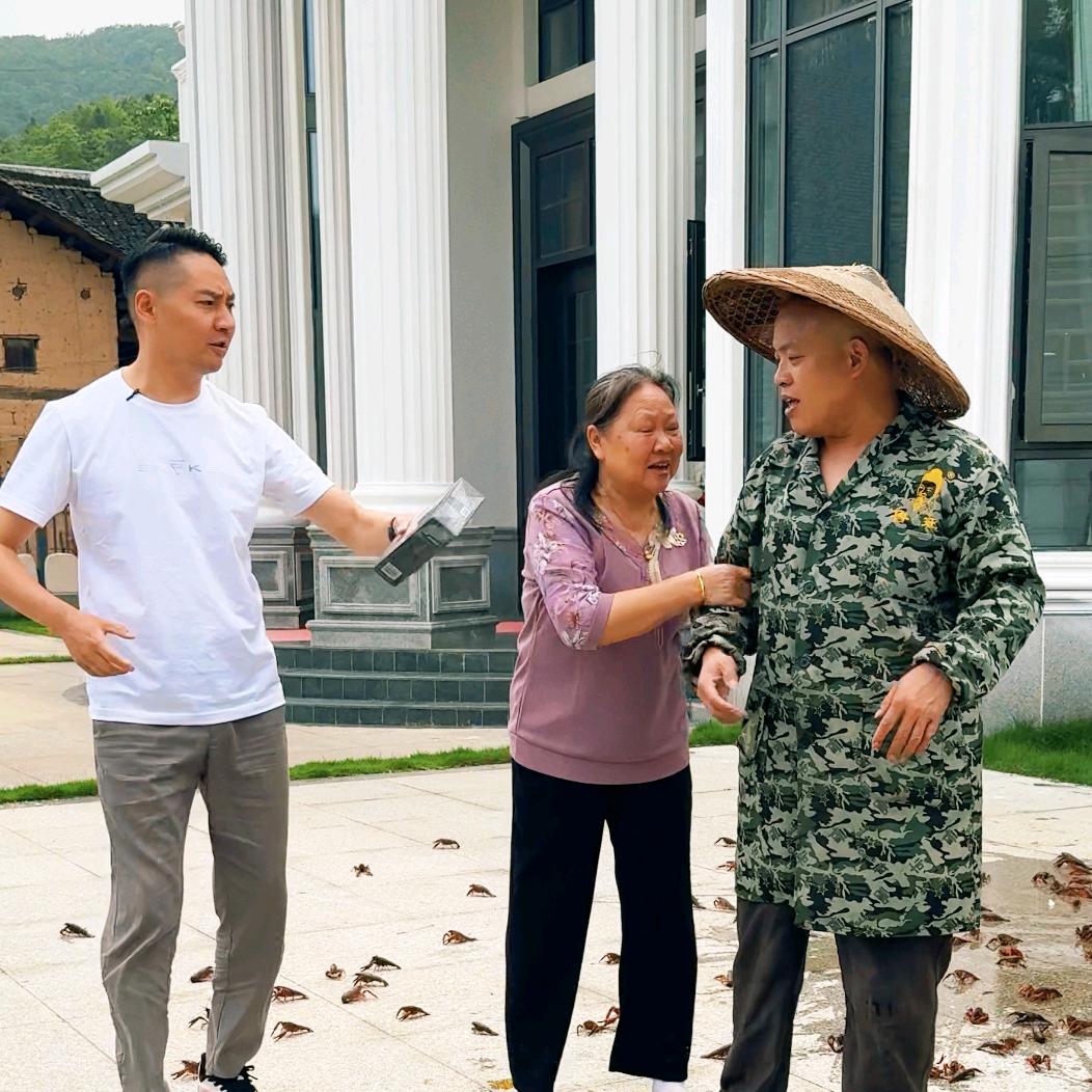 领绣王总老表阿旺