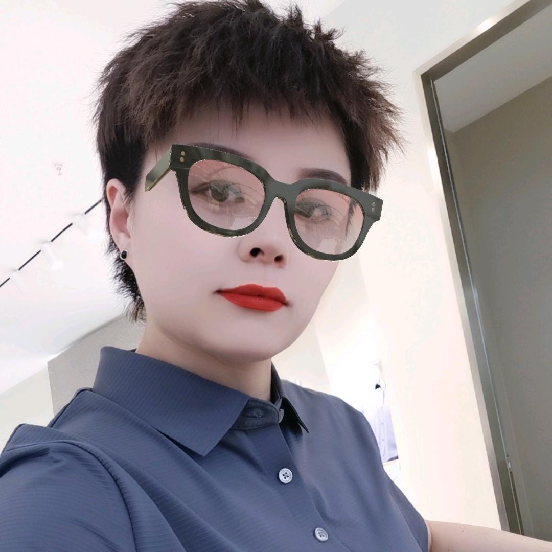 喜欢男装的小姐姐