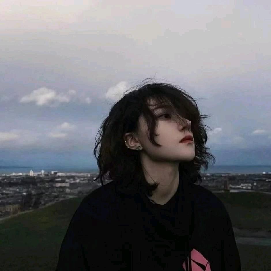 皮蛋闪现撞墙