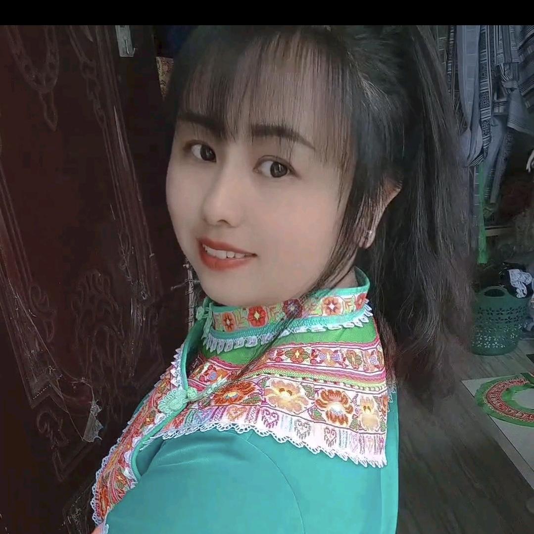 蒙彩苗族服饰