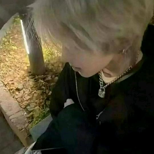 白