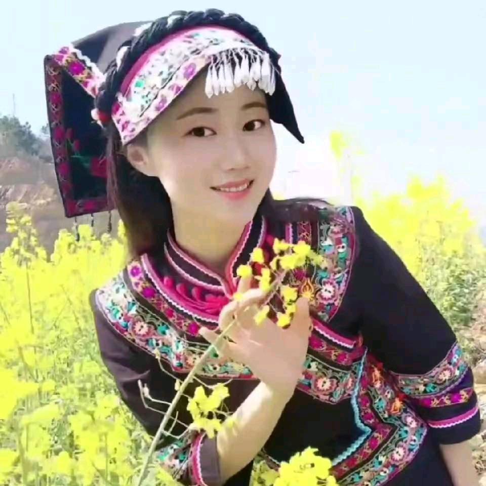 抬头微笑
