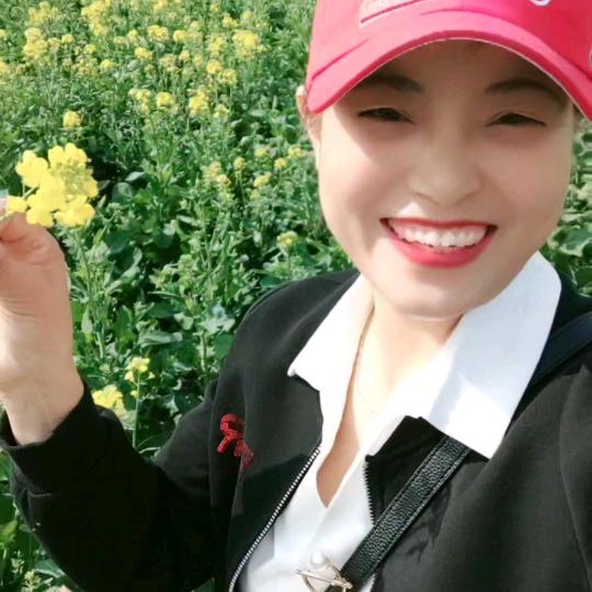 爱笑的荣荣
