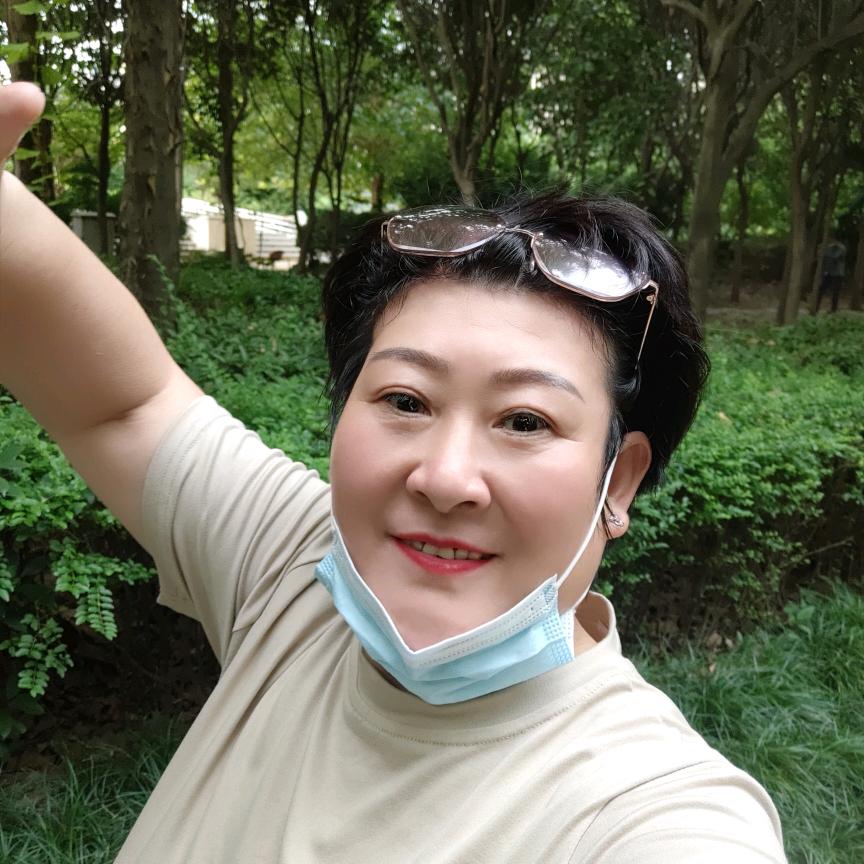 何姐