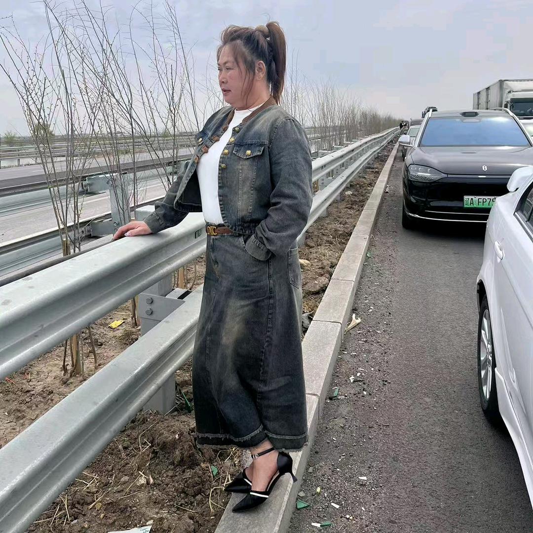 英子