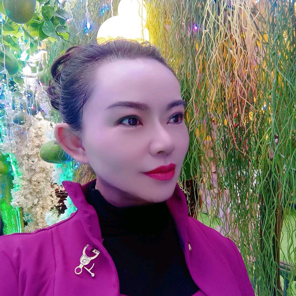 爽朗的玫玫