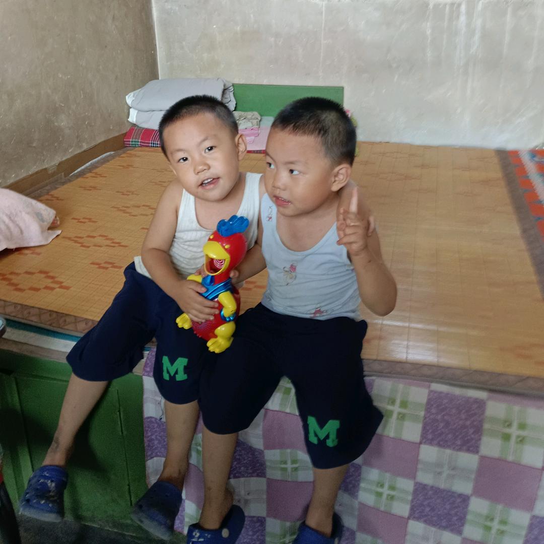 不聪明的孩子和太聪明的孩子