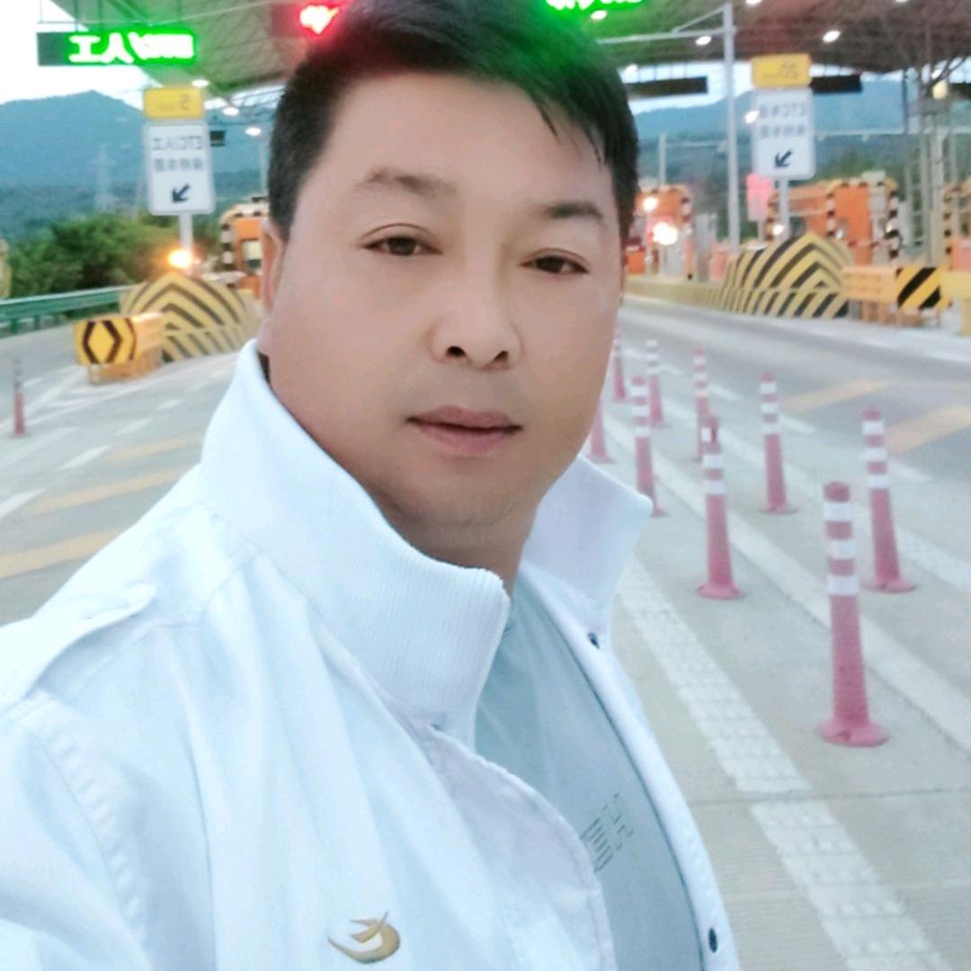 昭通小哥周世龙