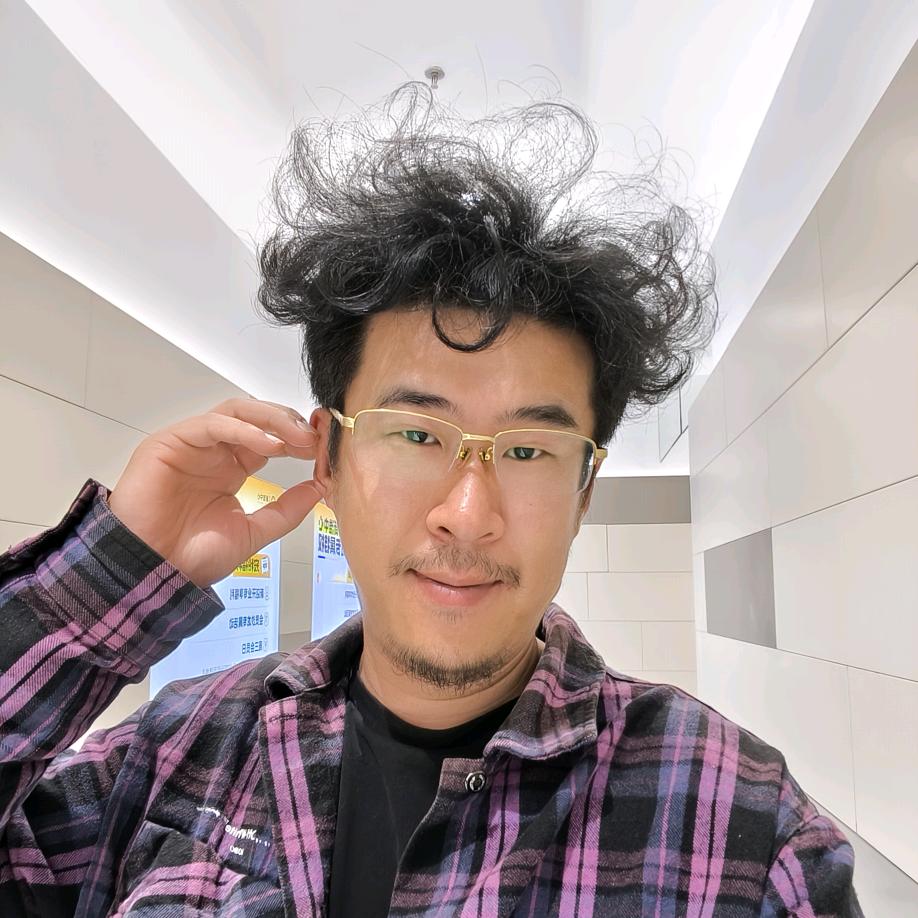 汤姆玩文具