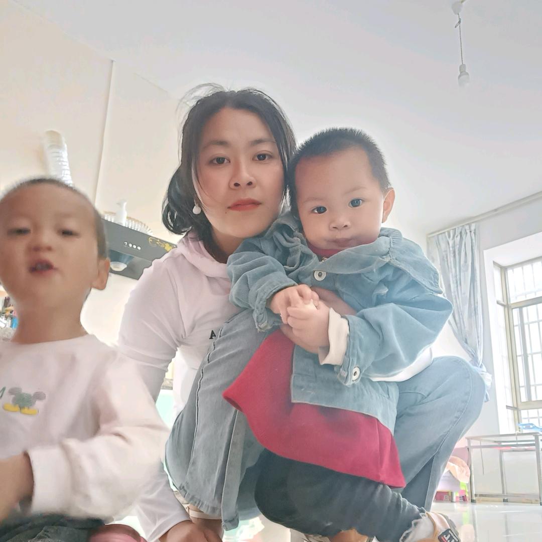 兰兰  两孩子的宝妈