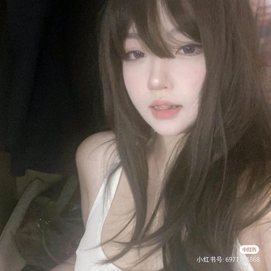 腼腆小美