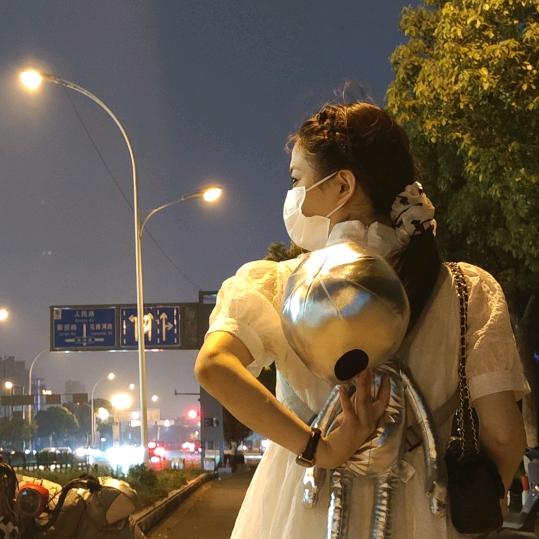 是可爱陈呀呀呀