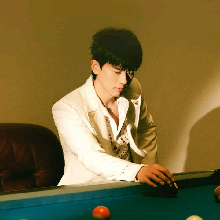 孤独寂寞小男孩
