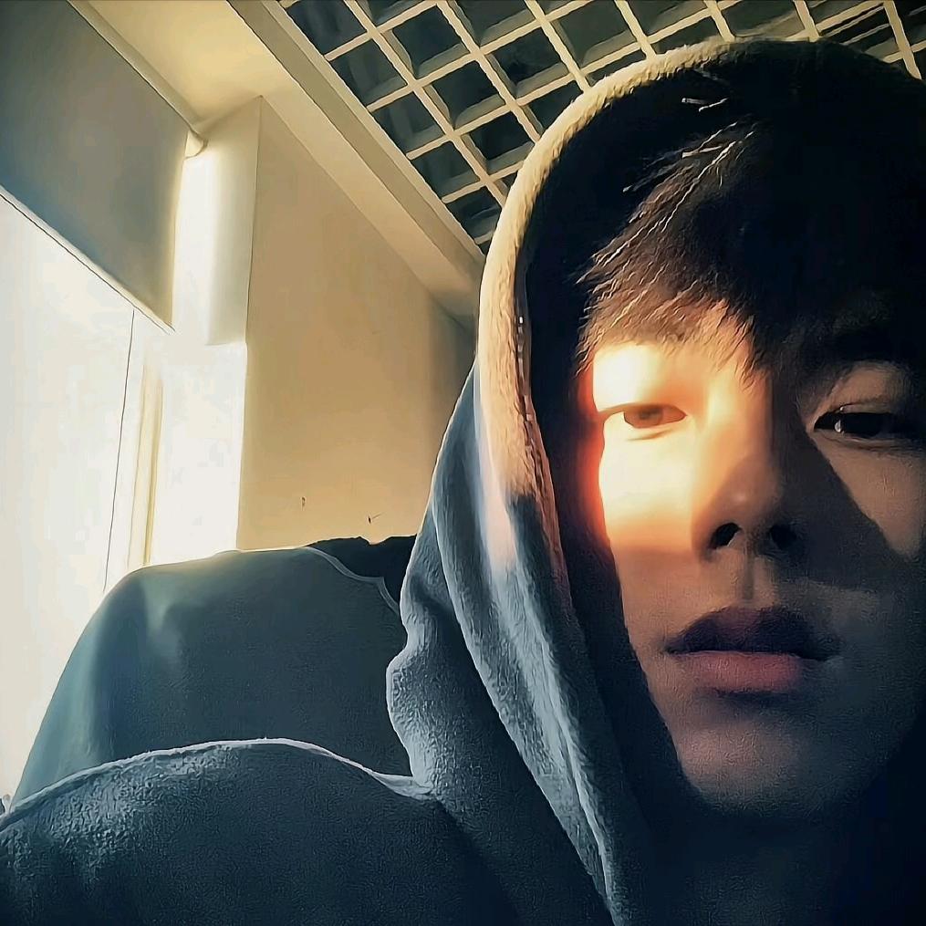 小小小奕 🐳落枝後