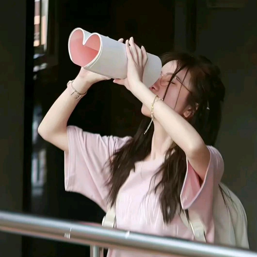 小白爱吃果冻