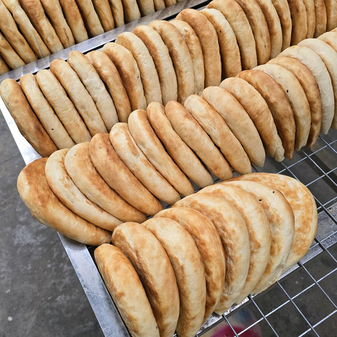 大荔月牙烧饼小黄。