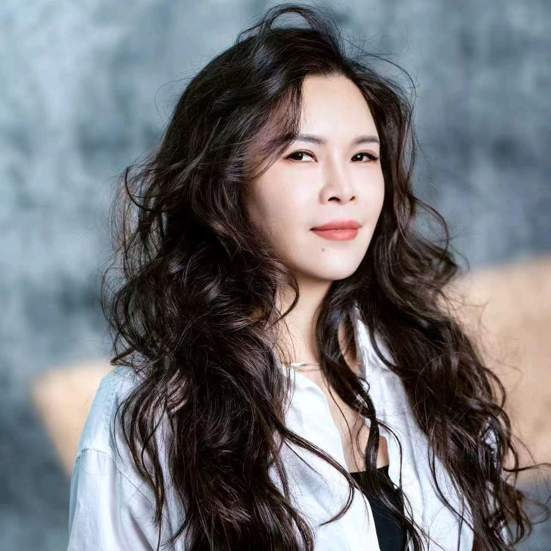 潘文青（精致穿搭）