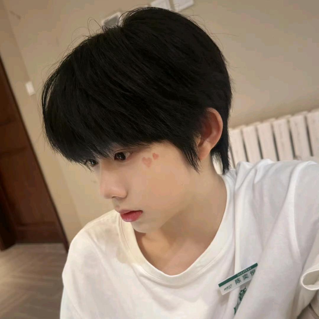 祎枝哼哼、
