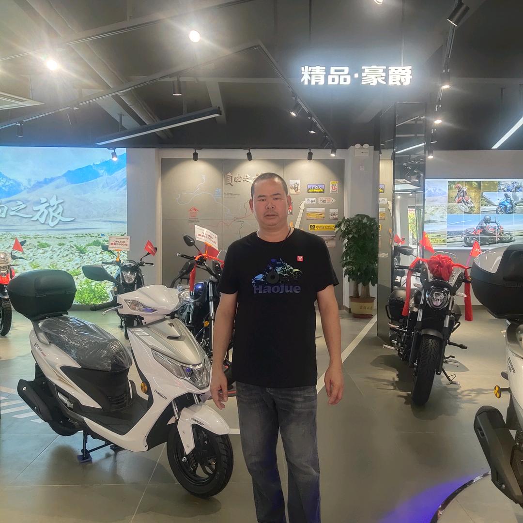 牛哥（卖摩托车嘅摩托佬）