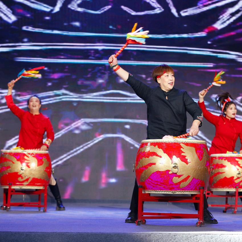 上党之星鼓舞团团领；九凤儿