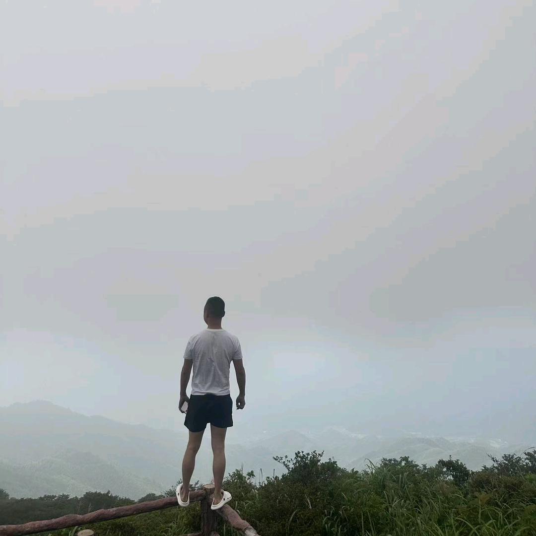 小  雲  哥 。