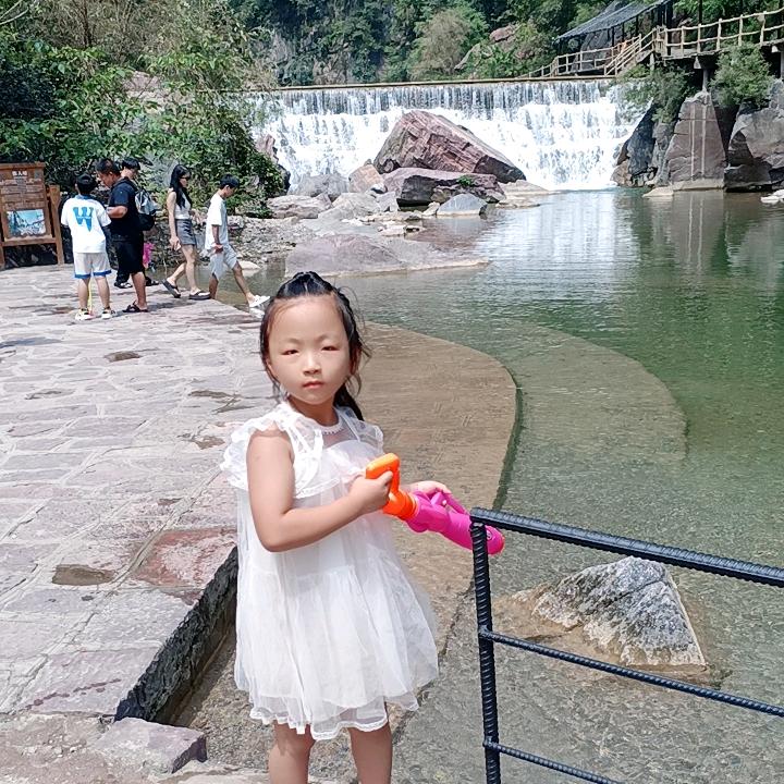 永远开心快乐小姐妹 🥂