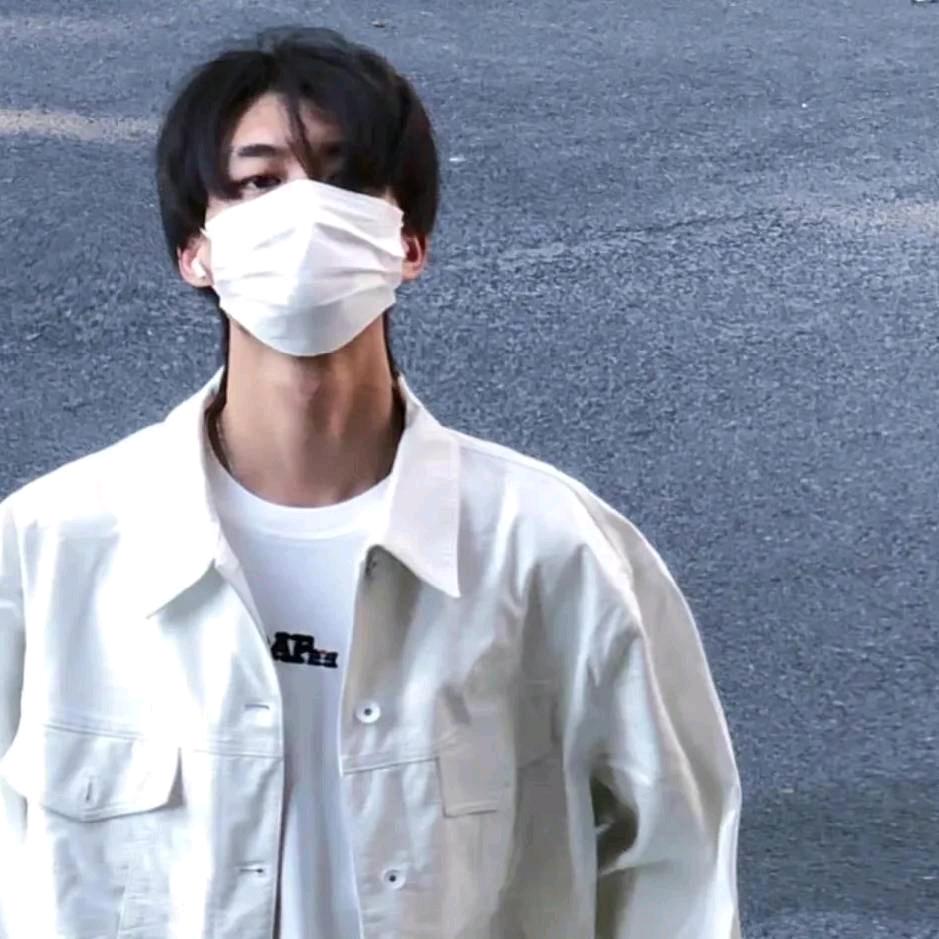 CHENJ.