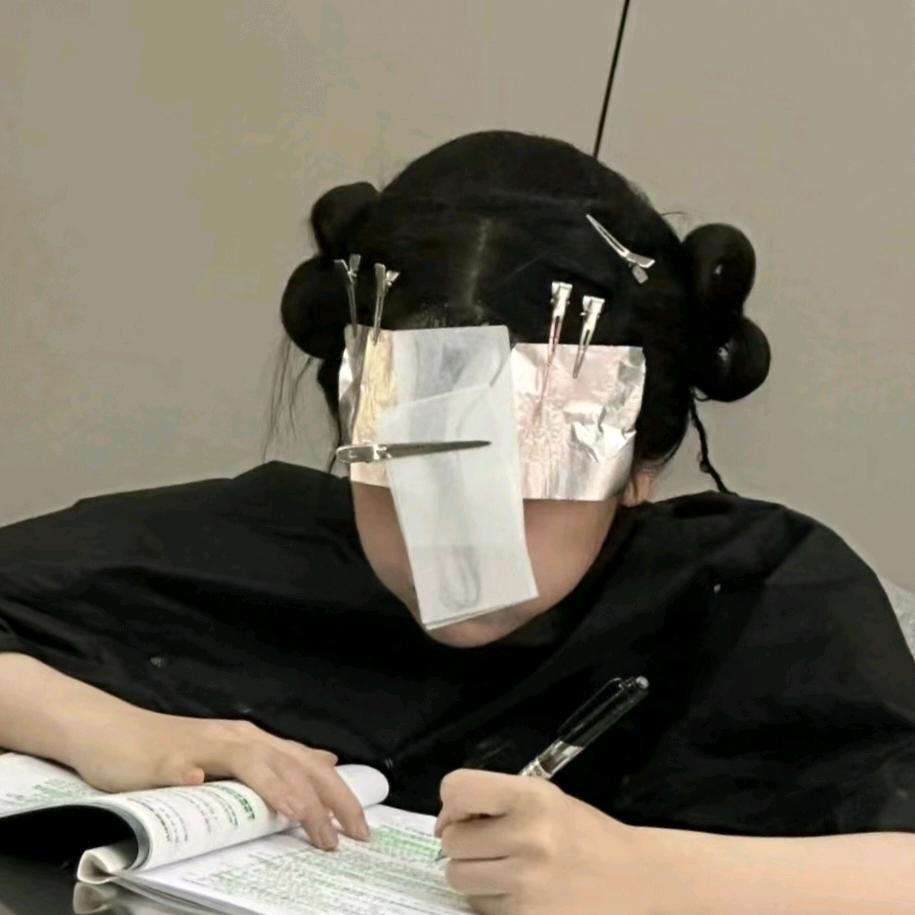 一只鱼^.