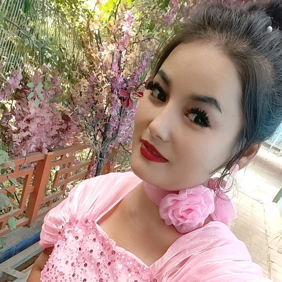 女秀