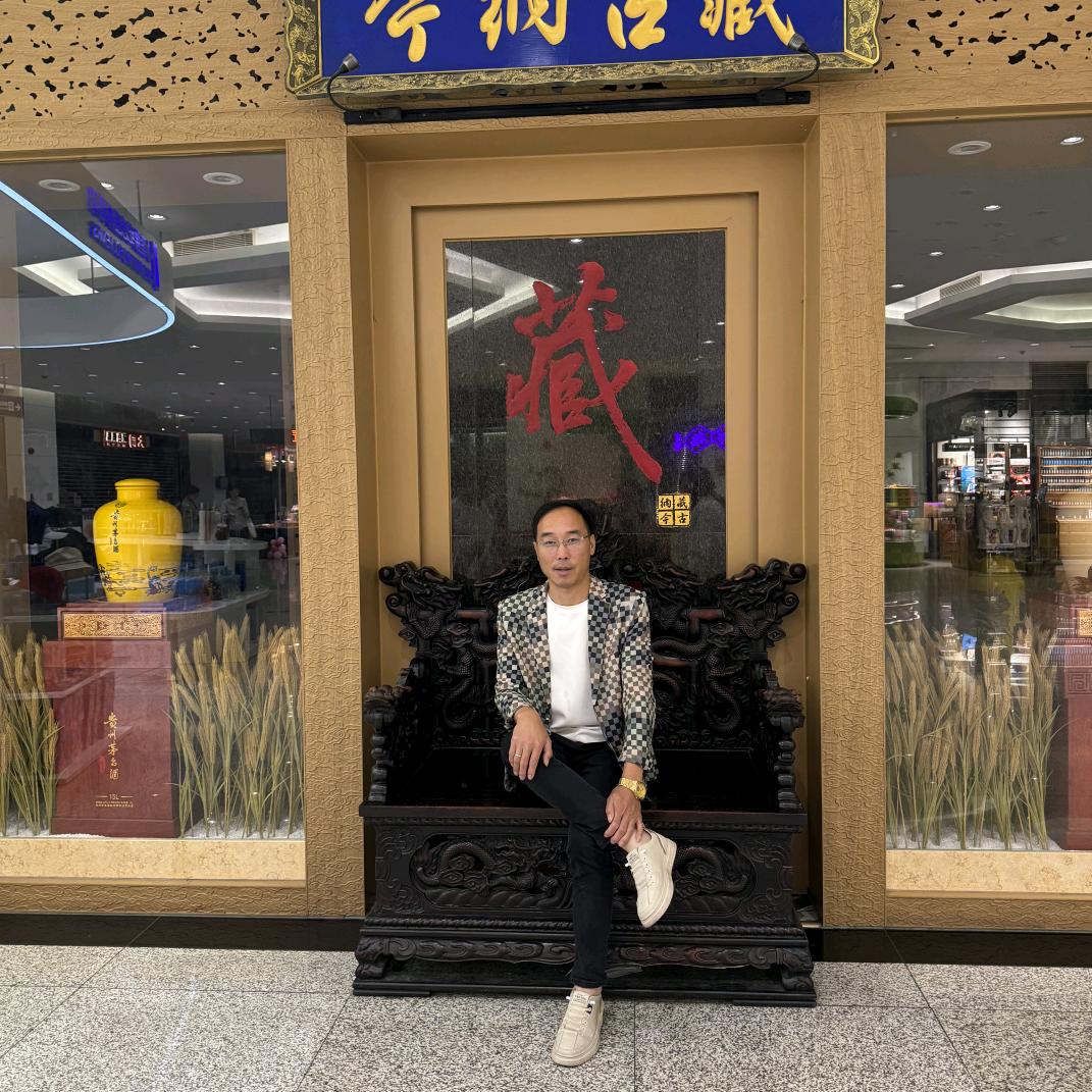 六哥往事（圣比雅歌箱包）