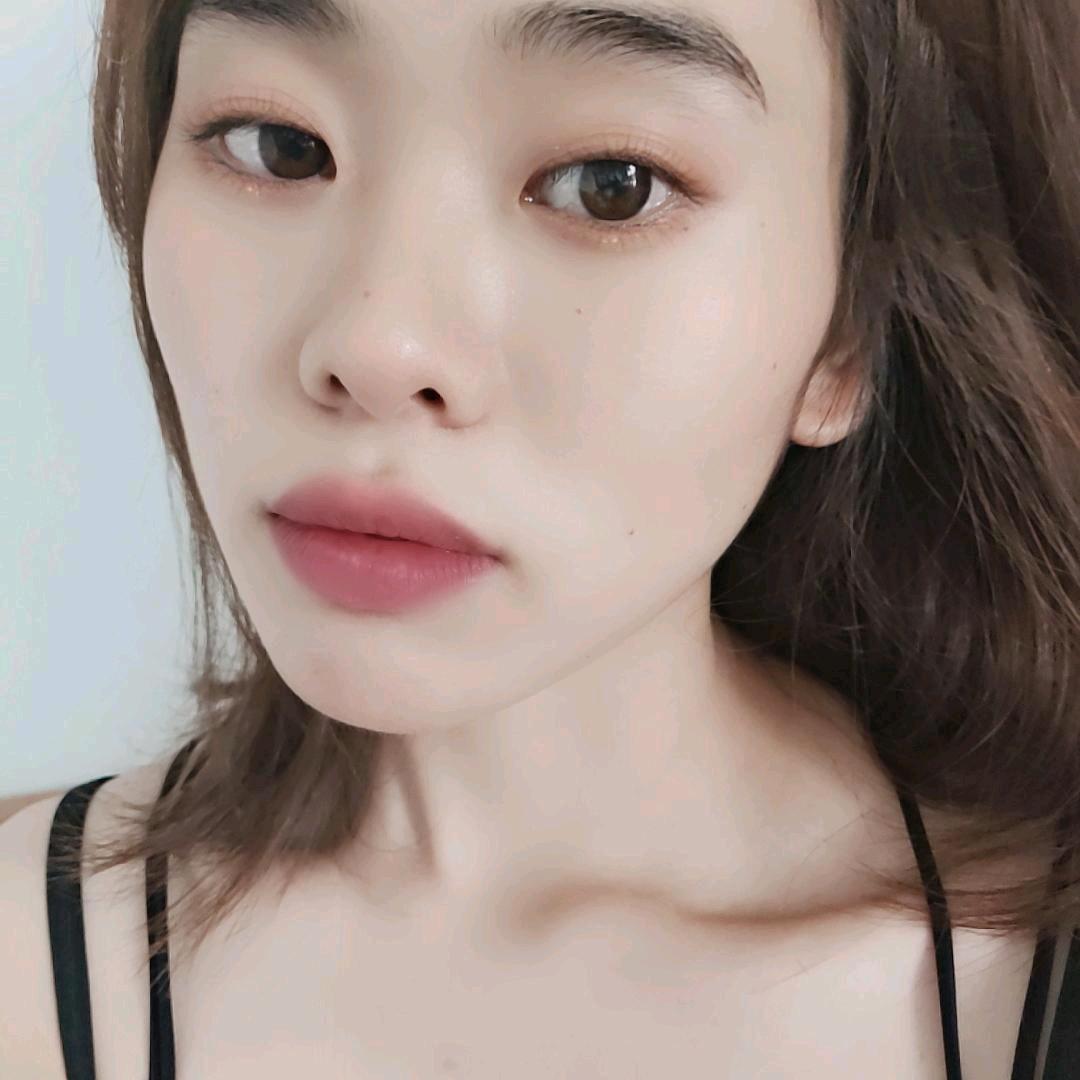 沾有她血的红唇