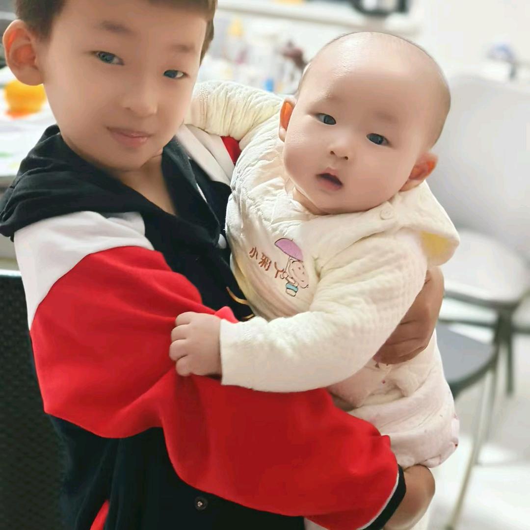 两个宝贝的外婆