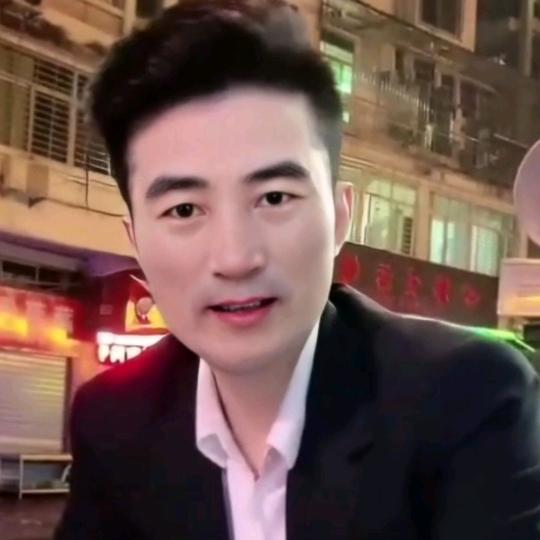 摸着你的小手