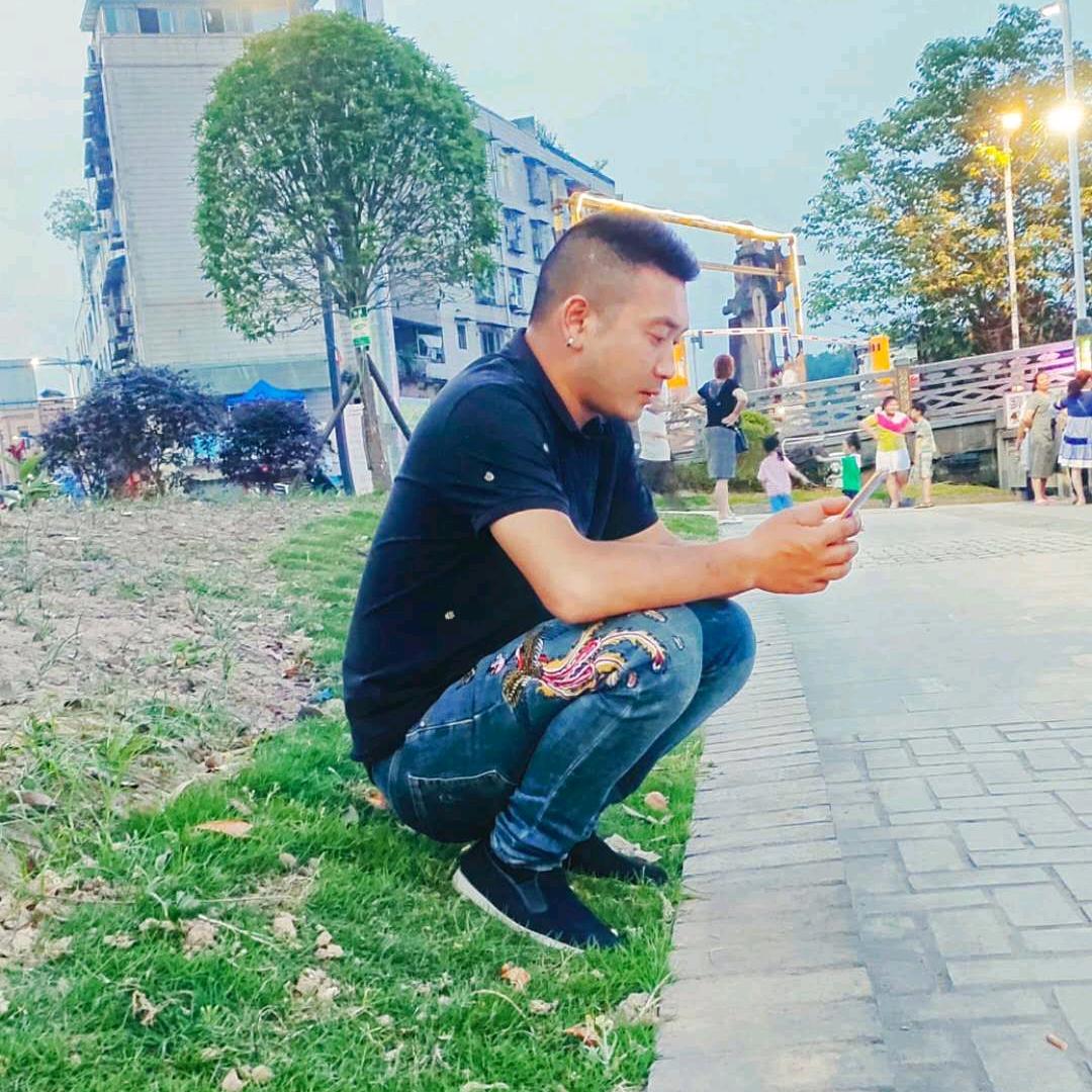 旧城阿哥《扎西光头团队》