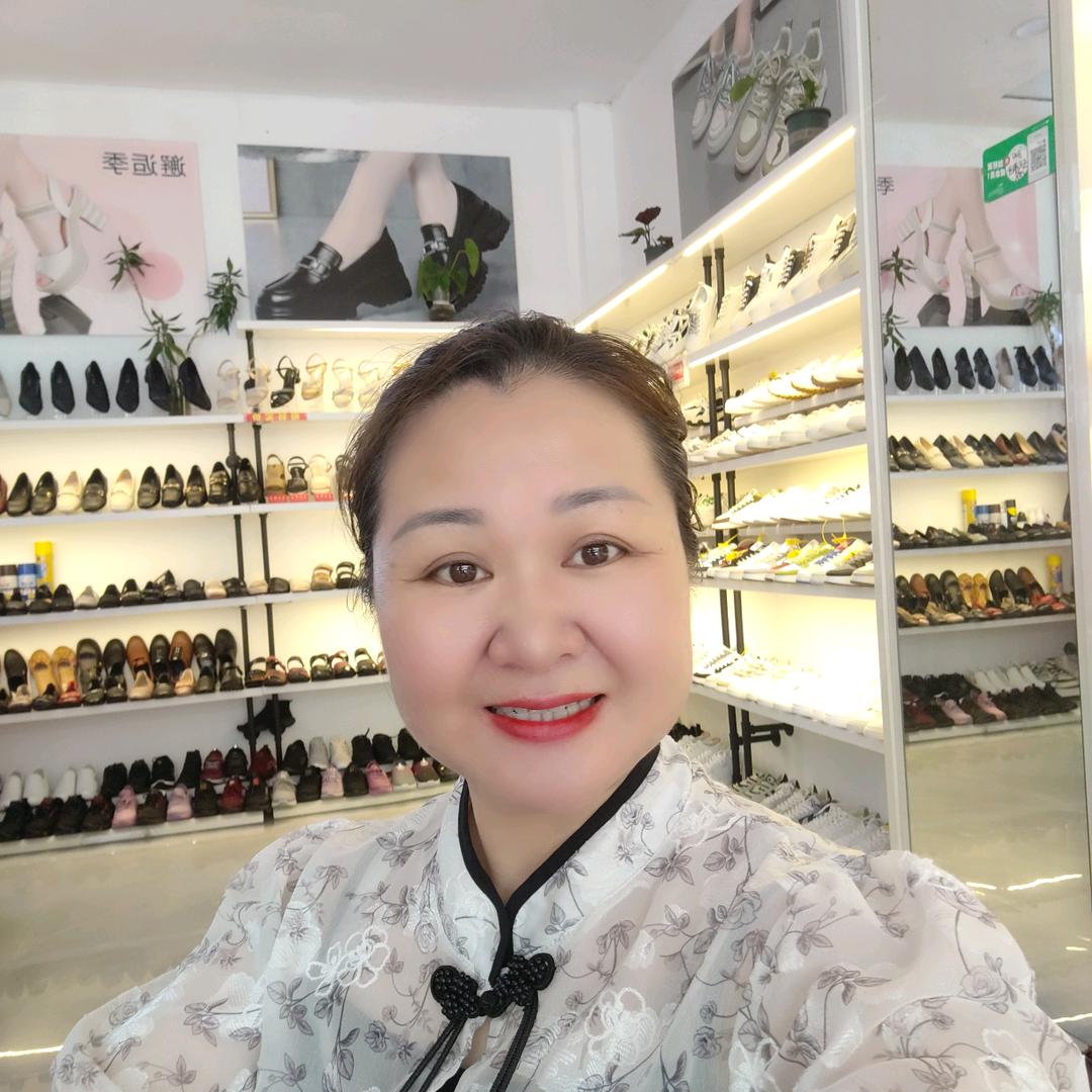 艳姐:陆屋黄三鞋店