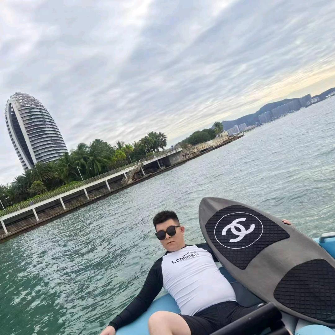亮亮g.         べ