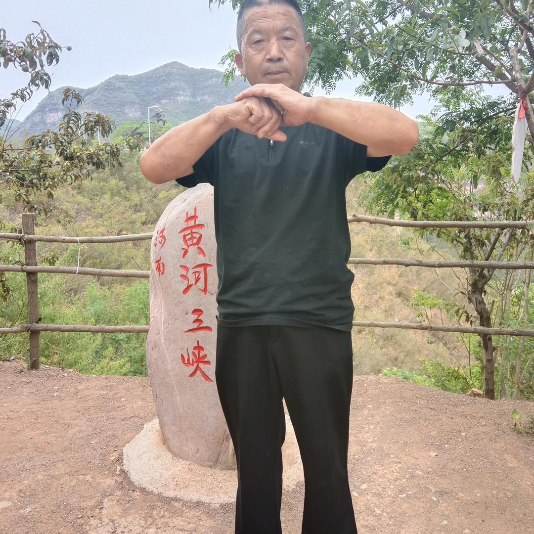 水中映月