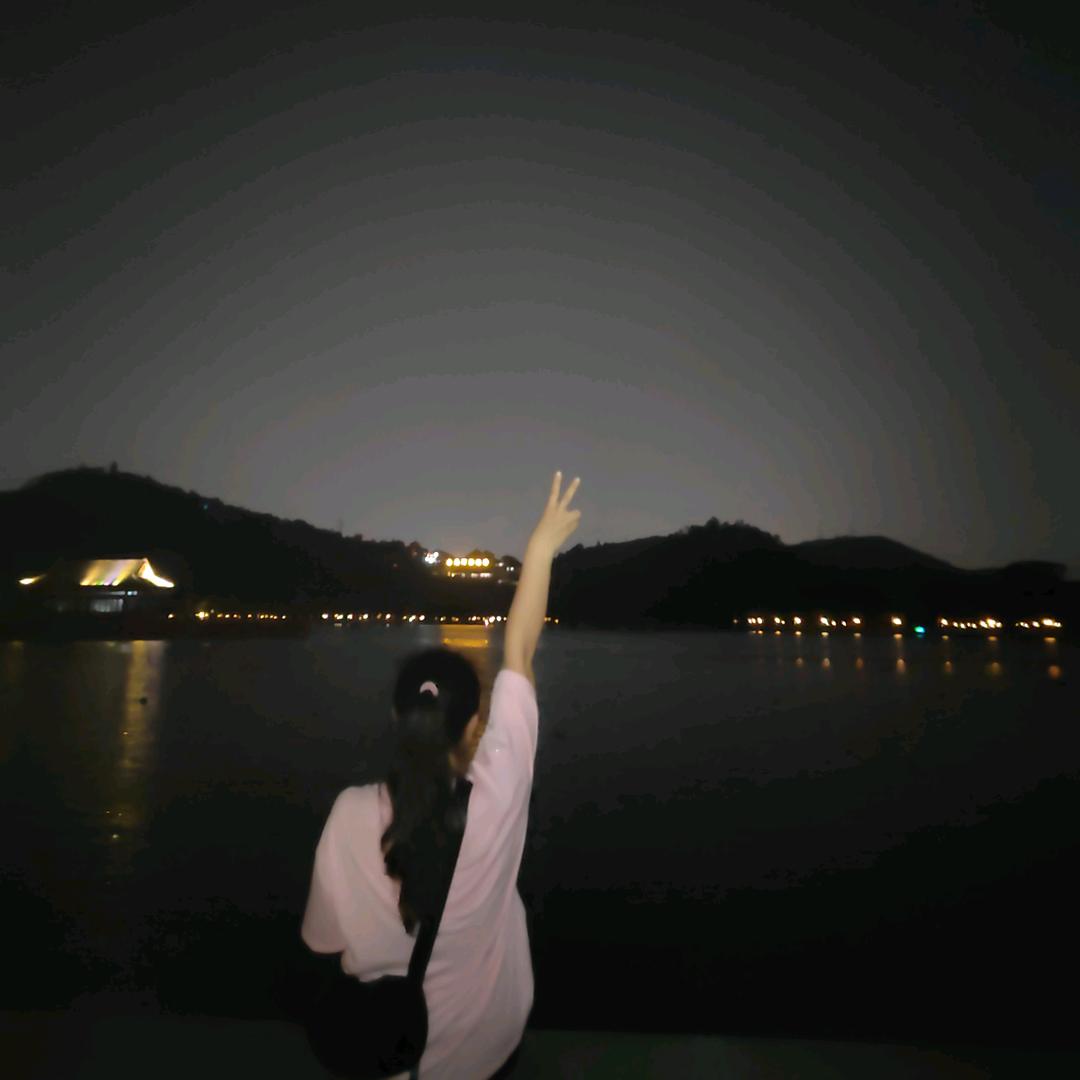 👣