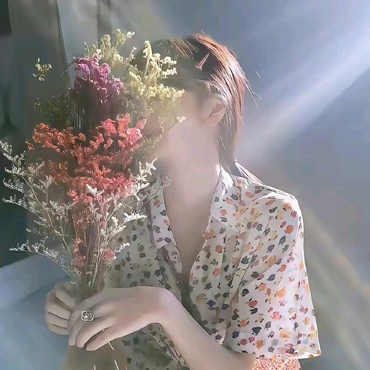 岚芯吖~